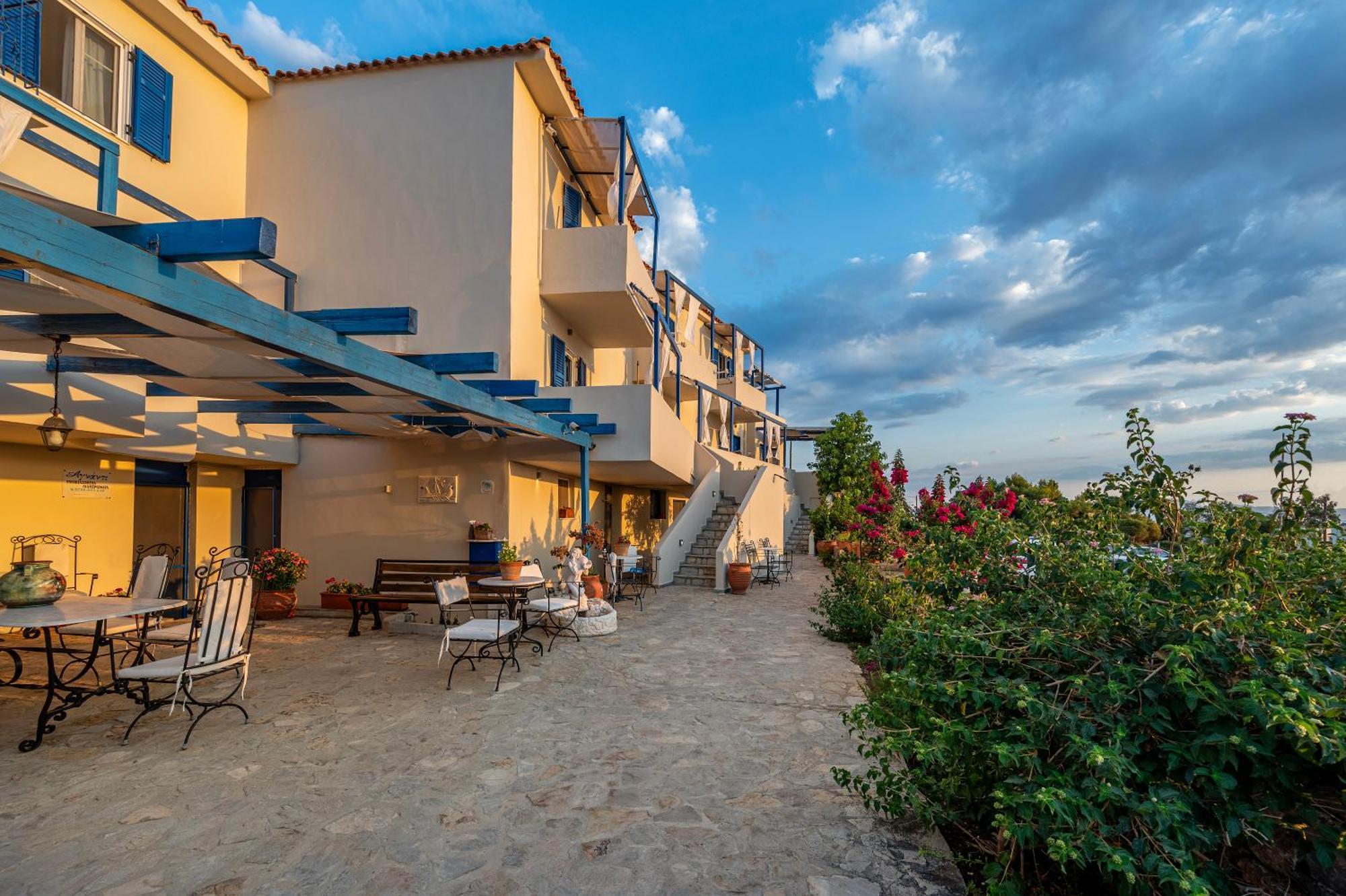 Agnadi Blue Apartments Diakofti Exterior foto